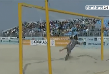 VIDEO: Pha ghi bàn bằng đầu khó tin từ khoảng cách 30m
