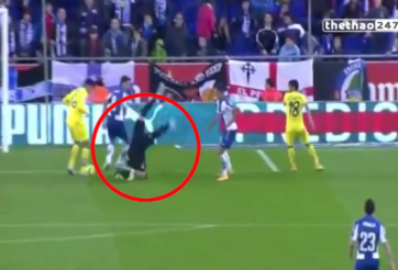 VIDEO: Thủ môn Sergio Asenjo suýt gãy cổ sau va chạm kinh hoàng