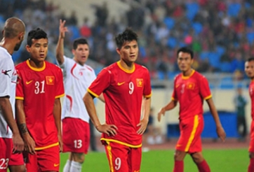 Nhìn khán đài Mỹ Đình lại xót xa cho ĐT Việt Nam