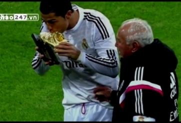 VIDEO: Ronaldo khoe giày vàng trên sân Bernabeu