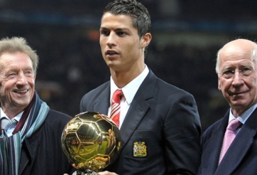 Huyền thoại Quỷ đỏ Bobby Charlton nói gì về Ronaldo?