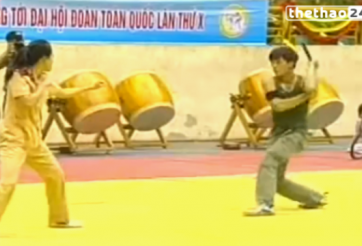 VIDEO võ thuật: Pha biểu diễn võ thuật thực chiến của nữ CSGT xinh đẹp