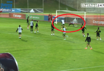 VIDEO: Paco Alcacer đánh gót ngẫu hứng ghi bàn trên sân tập