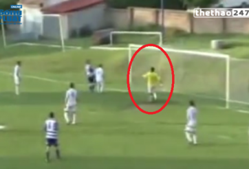 VIDEO: Phòng ngự hời hợt, thủ môn tự đưa bóng vào lưới nhà