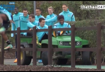 VIDEO: Drogba làm trò cười vì lái xe quá kém