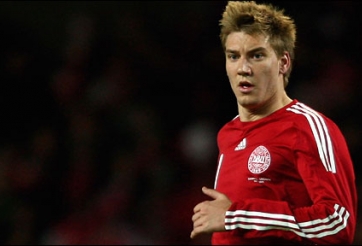 VIDEO: Bendtner lại lập cú đúp, Đan Mạch thắng đậm Serbia