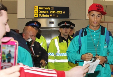 Sau Messi, tới lượt Ronaldo đổ bộ xuống Manchester