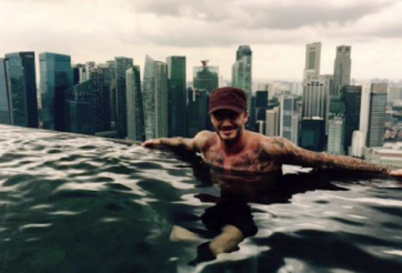 David Beckham rạng rỡ trong hồ bơi 'vô cực' ở Singapore