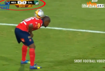 VIDEO: Màn câu giờ ấn tượng có 1 không 2 tại giải VĐQG Colombia