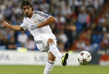 Modric chấn thương, Arsenal và Chelsea buồn như Real