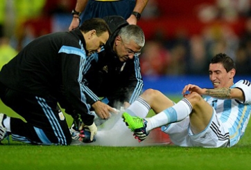 Cận cảnh pha bóng Nani cố tình triệt hạ Di Maria