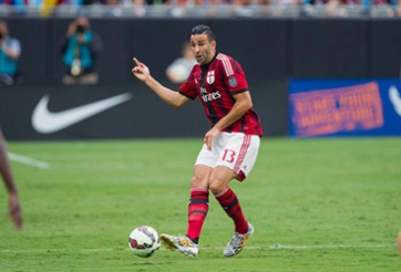 Derby Manchester vì trung vệ của AC Milan