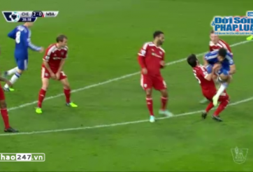 VIDEO: Phút 29 - Pha vào bóng nguy hiểm của Yacob với Costa (Chelsea 2-0 West Brom)