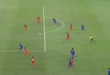 VIDEO: Phút 9, Mongkol mở tỉ số cho Thái Lan (Singapore - Thái Lan)