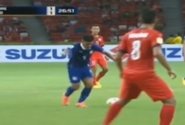 Video clip bàn thắng: Singapore 1-2 Thái Lan - Sụp đổ phút cuối trận