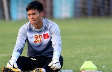 Mắc sai lầm lớn, Nguyên Mạnh vẫn được HLV Miura tin tưởng