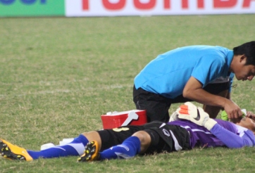 VIDEO: Cận cảnh pha va chạm dẫn đến chấn thương của Nguyên Mạnh