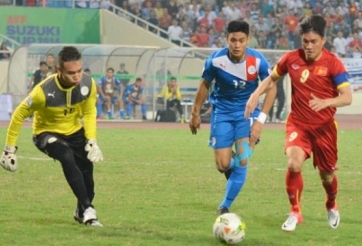 VIDEO: Phút 1' - Công Vinh bỏ lỡ đáng tiếc khi đối mặt thủ môn đối phương