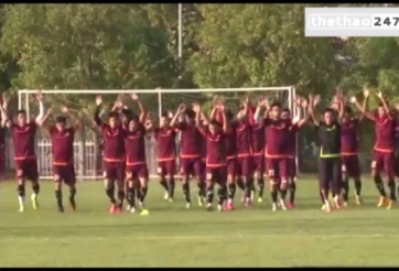 VIDEO: Buổi tập của ĐT Việt Nam trước trận gặp Philippines, Nguyên Mạnh băng mũi ra sân