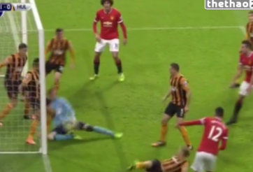 VIDEO: Phút 16 - Smalling mở tỉ số cho MU