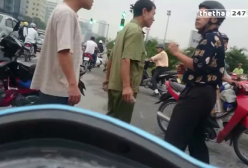 VIDEO: Màn solo hài hước giữa ông lão U60 và thanh niên ở ngã tư Hà Nội