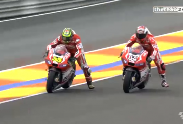 Video đua xe MotoGP 2014: Những cú vượt ấn tượng ở chặng đua Valencia 2014