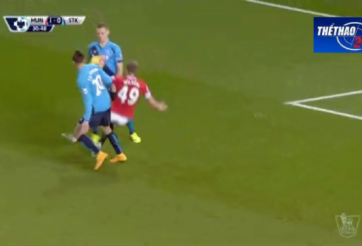 VIDEO: Nghi vấn Man United bị mất 1 quả pen