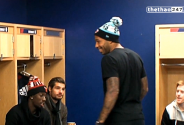 VIDEO: Henry bất ngờ đội mũ Tottenham đến chia tay New York Red Bulls