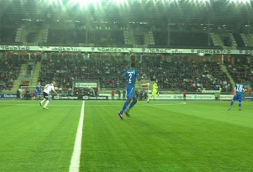 VIDEO: Kỷ lục đánh đầu ghi bàn từ cự ly... 57m