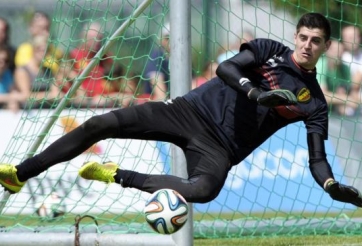 VIDEO: Phút 32' - Courtois dùng chân cứu thua cho Chelsea