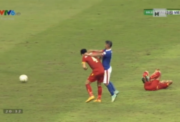 VIDEO: Phút 70' - Safiq Rahim chơi xấu với trung vệ Tiến Thành