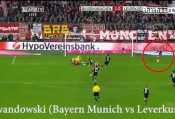 VIDEO: Lewandowski lần thứ 2 tái hiện pha bỏ lỡ khó tin của Torres