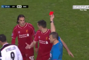 VIDEO: Chiếc thẻ đỏ tai hại khiến Liverpool bị loại từ vòng bảng