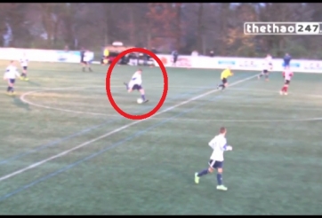 VIDEO: Siêu phẩm lốp bóng từ giữa sân ở giải đấu của Đức