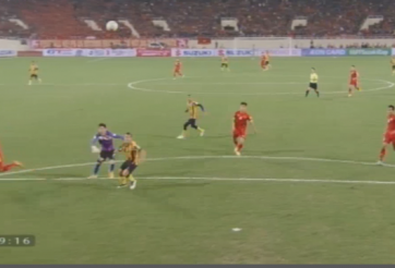 VIDEO: Phút thứ 9, Malaysia đã có bàn thắng thứ 2 (Việt Nam - Malaysia)