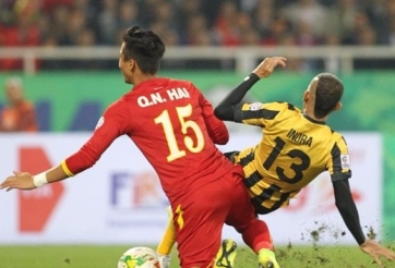 Hàng thủ Việt Nam chơi như mơ ngủ trước Malaysia