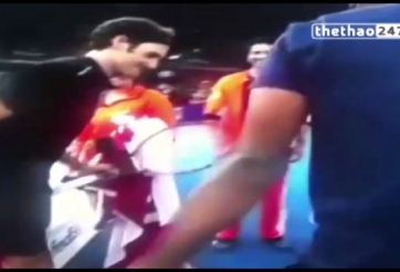 VIDEO: Federer làm trò ''bắng nhắng'' khi đánh cặp cùng Gael Monfils