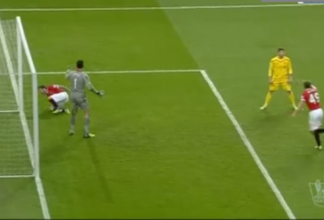 VIDEO: Pha ghi bàn bị coi là trong tư thế việt vị mười mươi của Juan Mata