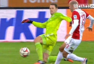 VIDEO: Neuer lại lên tranh bóng tận giữa sân và suýt phải trả giá