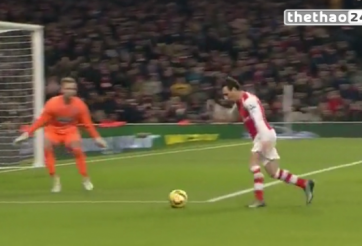 VIDEO: Cú đúp đầy nghệ thuật của Santi Cazorla vào lưới Newcastle