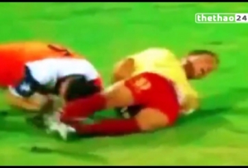 VIDEO: Pha cắn người của Suarez được tái hiện tại Kuwait