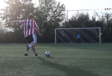 VIDEO: Biệt tài sút phạt của cầu thủ nặng... 110kg