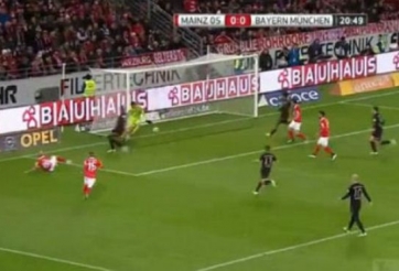 VIDEO: Để bóng lọt háng, Manuel Neuer đứt mạch trận giữ sạch lưới ở Bundesliga