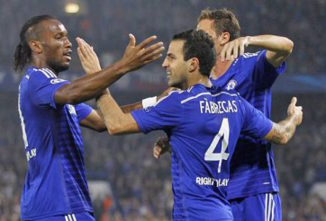 Chelsea được so sánh với Man United 1999