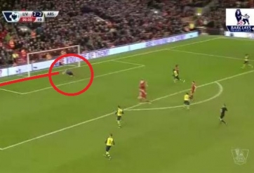 VIDEO: Thủ môn Jones giúp Liverpool thoát thua ngoạn mục ở phút 90+9