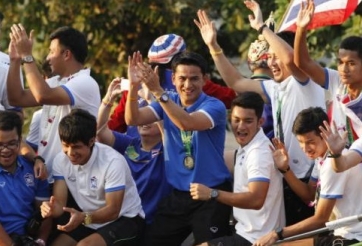 Vô địch AFF Cup, HLV Kiatisuk đặt mục tiêu 'sốc' trong năm tới