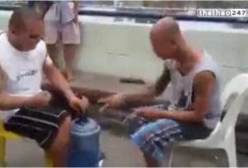 VIDEO: Màn oẳn tù tì 'hại não' nhất từ trước đến nay