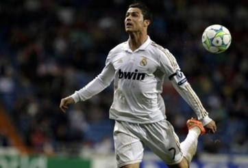 VIDEO: Những pha đánh gót như 'có mắt sau lưng' của CR7