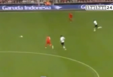 VIDEO: Pha bứt tốc điên rồ của Antonio Valencia