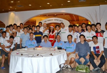 Đêm Giáng sinh ý nghĩa của các cầu thủ HAGL tại Thái Lan